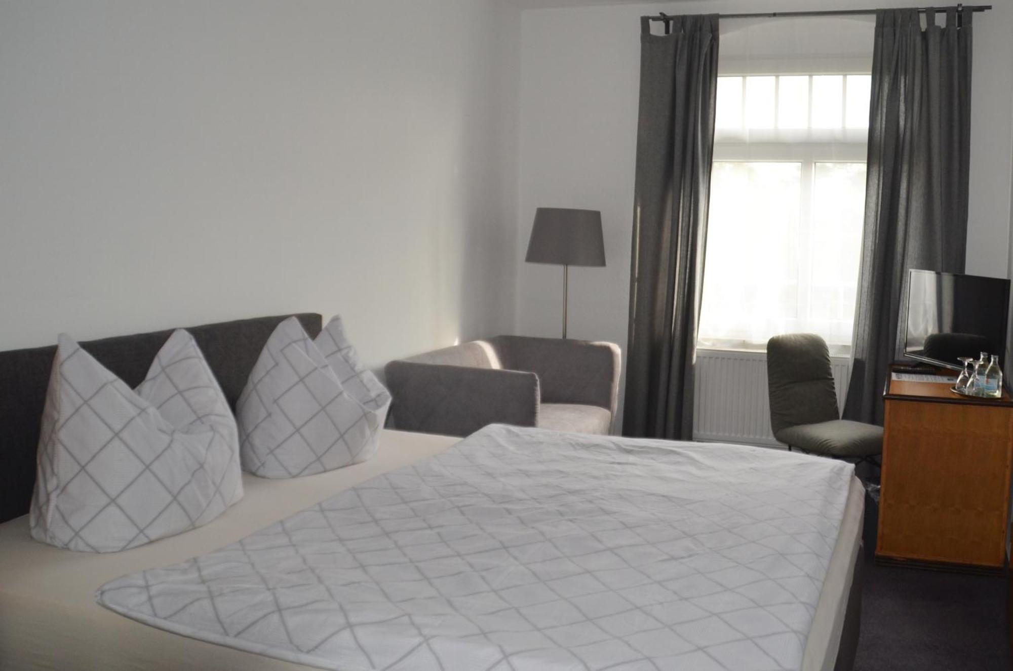 Hotel Zur Koeppe Bad Klosterlausnitz Extérieur photo
